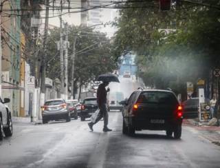 Após chuva, mais de 22 mil pessoas estão sem energia elétrica em SP